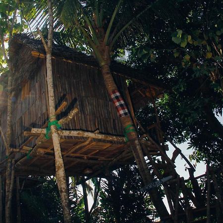 Nyuh Bengkok Tree House Hotel Batununggul Buitenkant foto