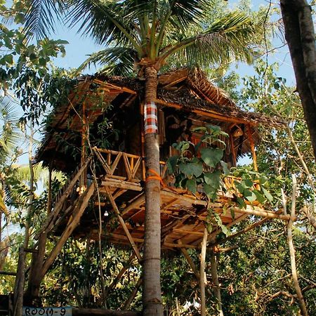 Nyuh Bengkok Tree House Hotel Batununggul Buitenkant foto