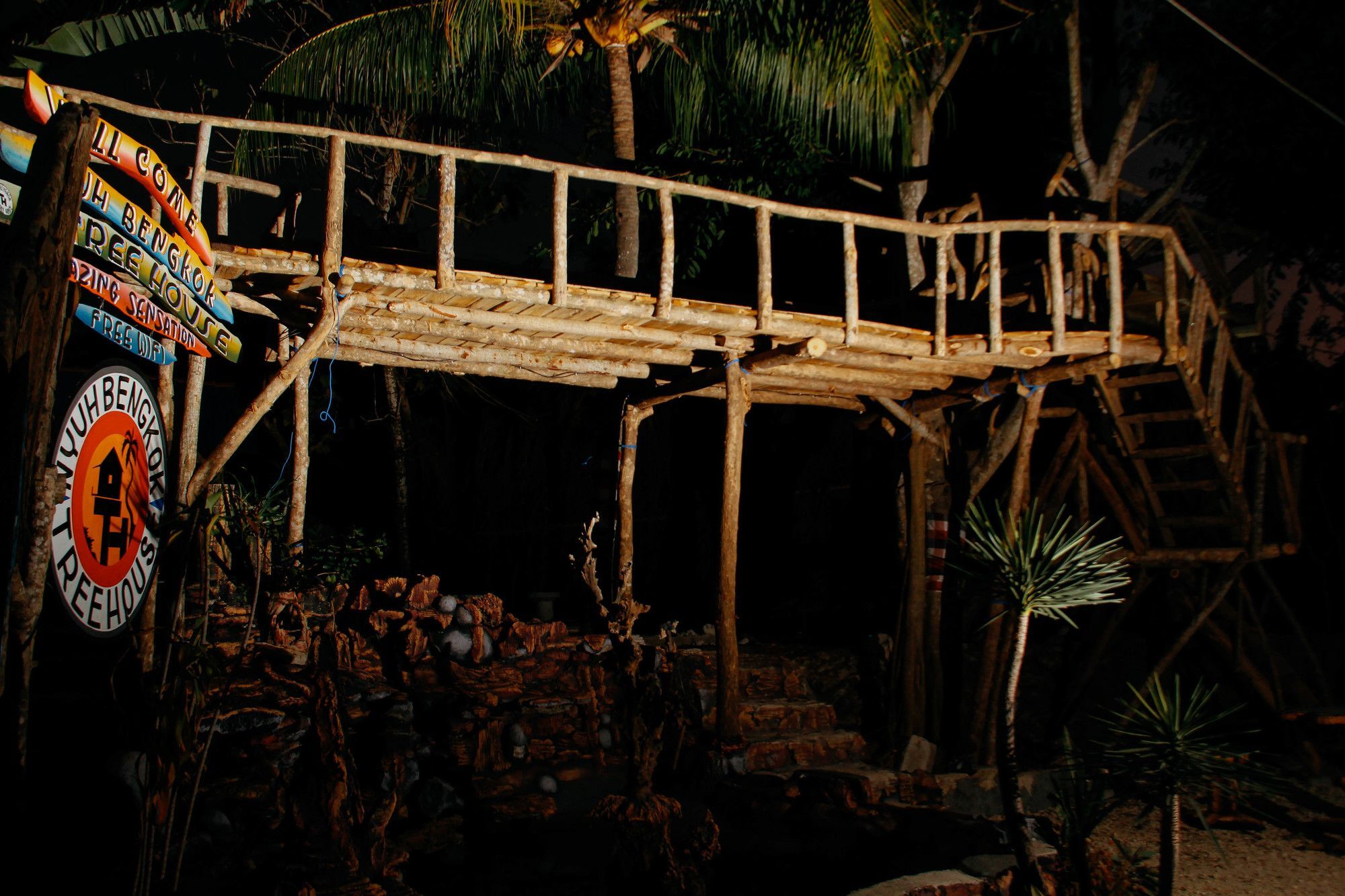 Nyuh Bengkok Tree House Hotel Batununggul Buitenkant foto