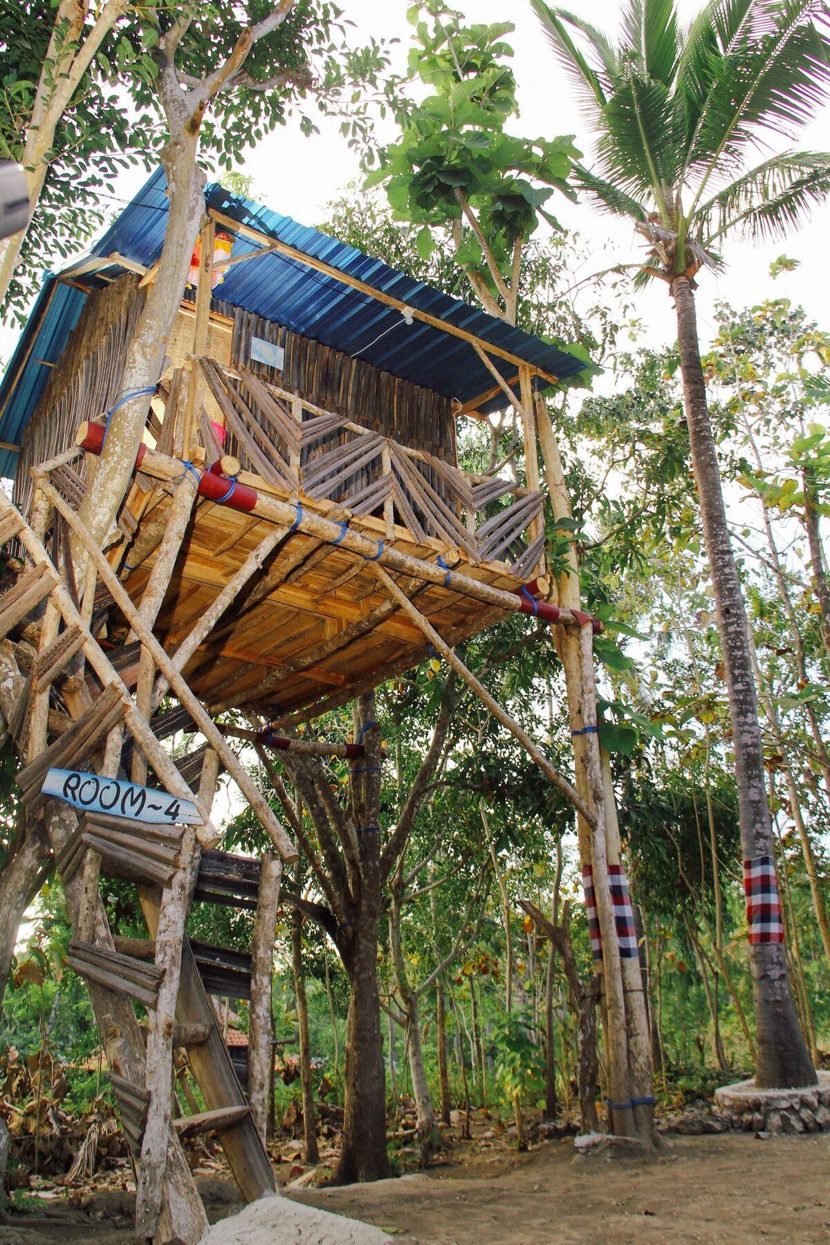Nyuh Bengkok Tree House Hotel Batununggul Buitenkant foto
